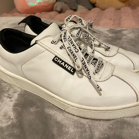 Chanel Weekender Sneaker - Picture 7 of 9